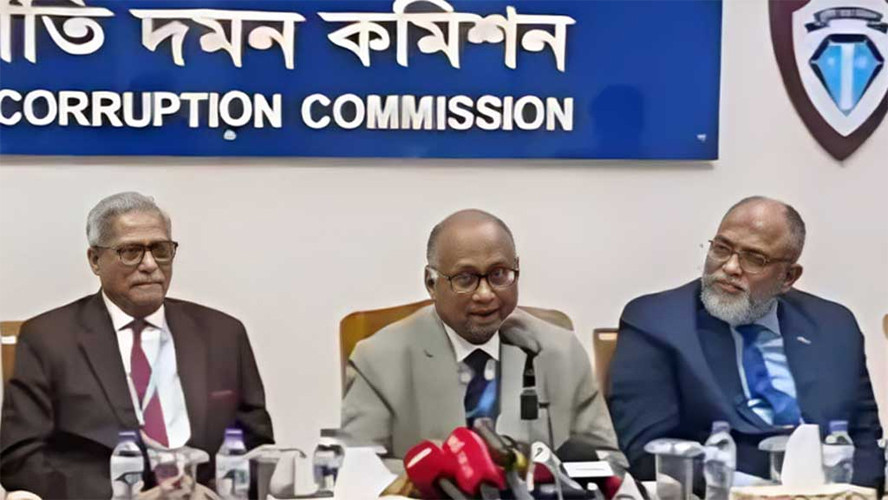 দুদক চেয়ারম্যান মোহাম্মদ আবদুল মোমেন এর পদত্যাগ