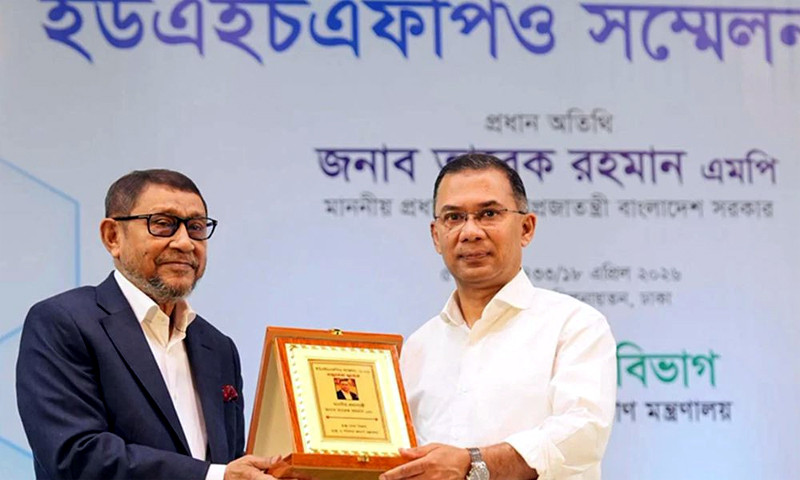 স্বাস্থ্যমন্ত্রীকে প্রধানমন্ত্রী—মন্ত্রী সাহেব, প্রশংসা একটু কম কইরেন