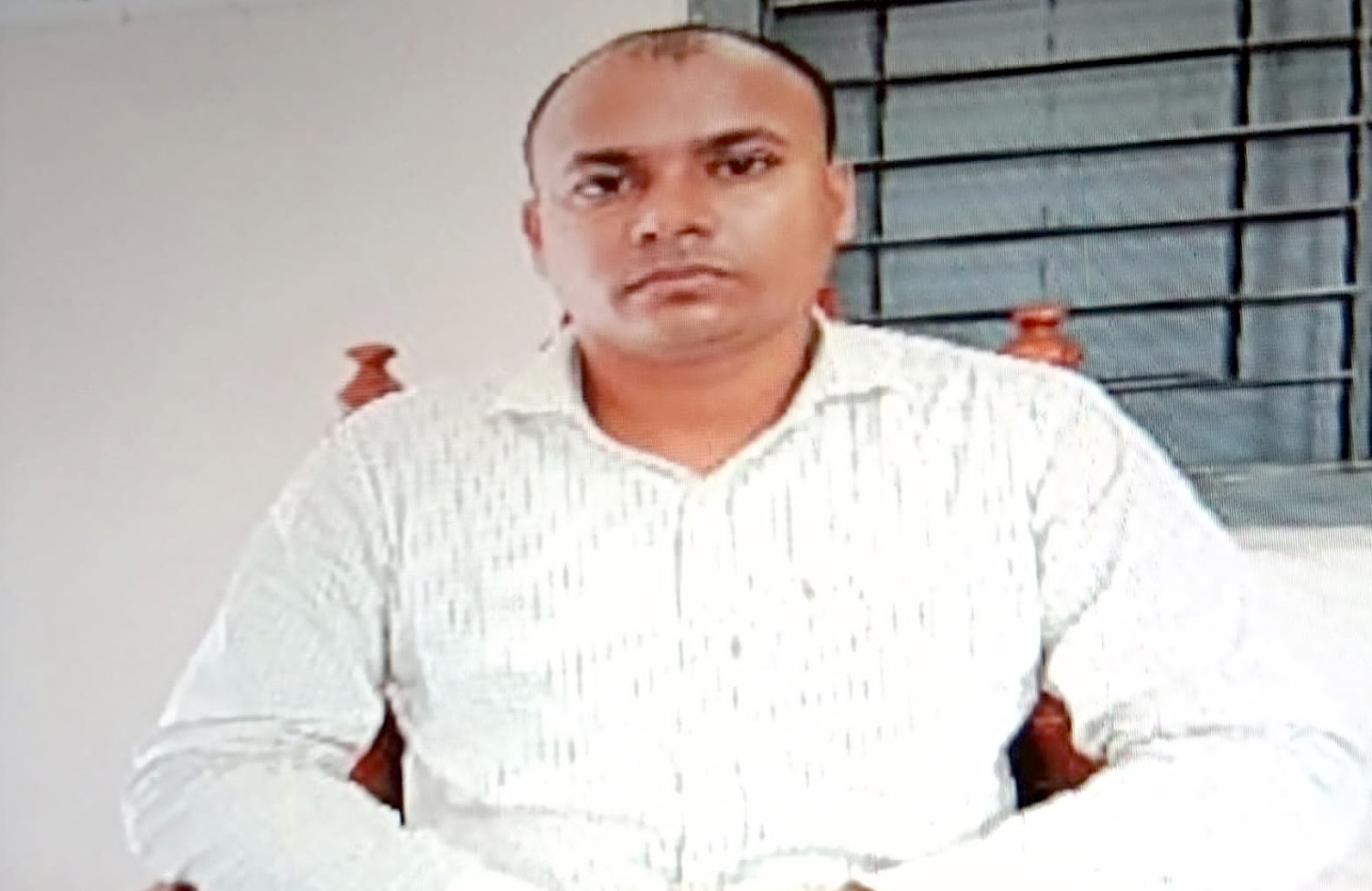 ভাঙ্গায় উপজেলা শিক্ষা কর্মকর্তার ঝুলন্ত লাশ উদ্ধার